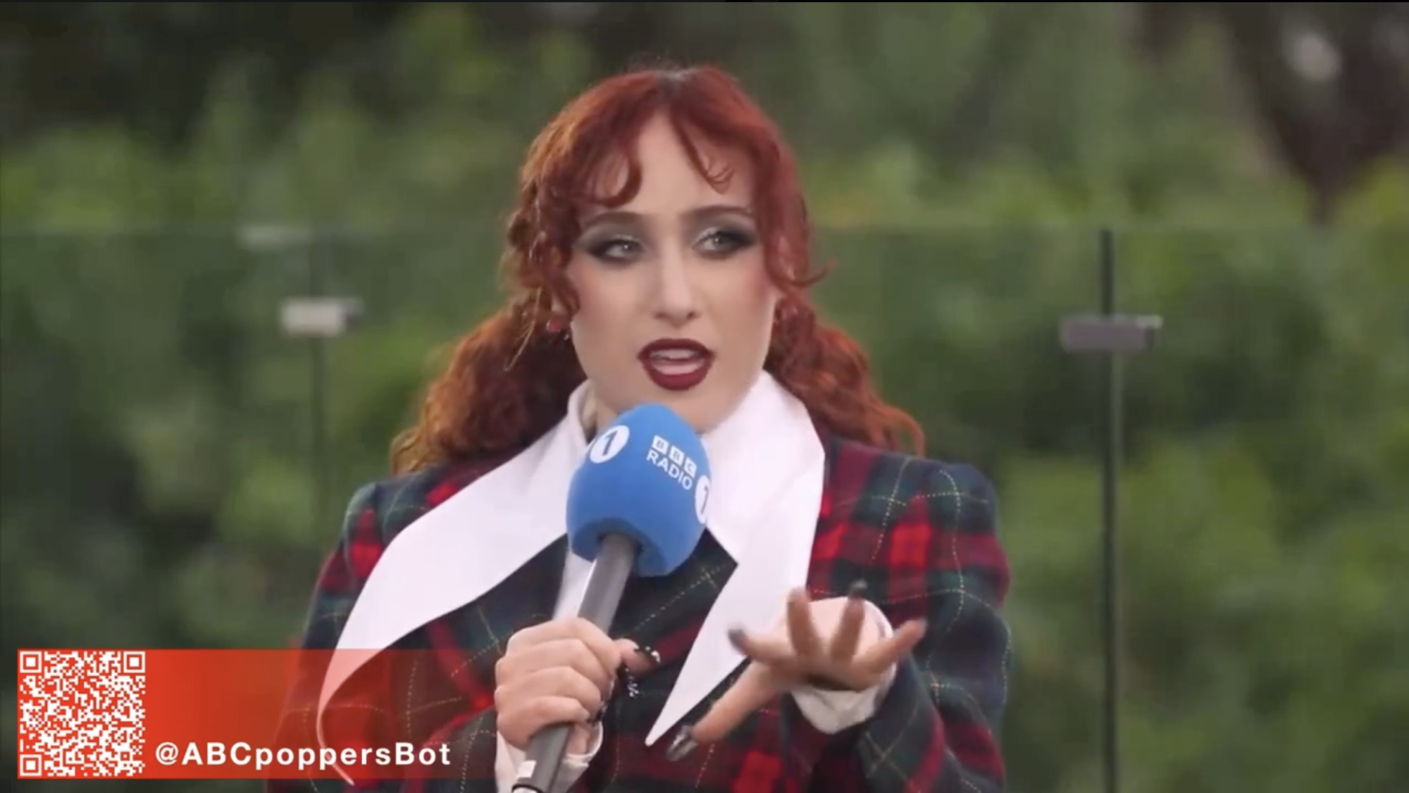 Всегда происходит какая-то хуйня. Какая-то сука блюет, какая-то сука вдыхает попперсы, какой-то девушке всё равно, что её парик наполовину снят Симферо́поле Всегда происходит какая-то хуйня. Какая-то сука блюет, какая-то сука вдыхает попперсы, какой-то девушке всё равно, что её парик наполовину снят Симферо́поле